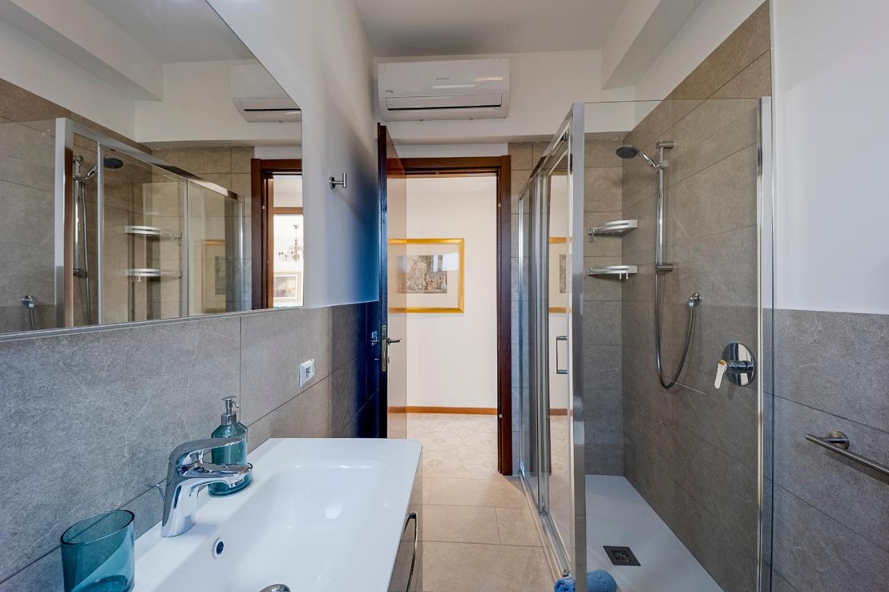 Portosole Attic - With Terrace And Private Parking Leilighet Sanremo Eksteriør bilde