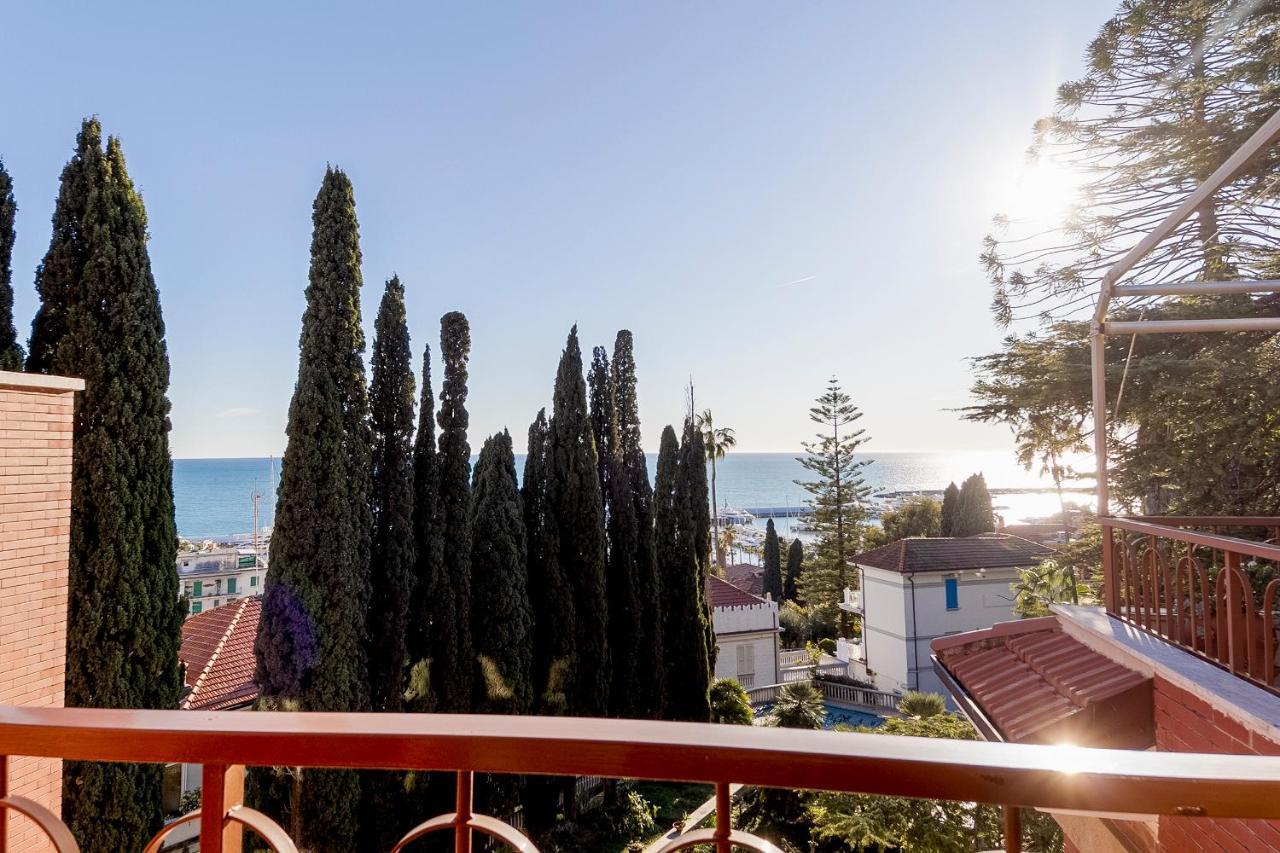 Portosole Attic - With Terrace And Private Parking Leilighet Sanremo Eksteriør bilde