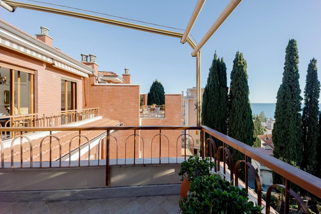 Portosole Attic - With Terrace And Private Parking Leilighet Sanremo Eksteriør bilde